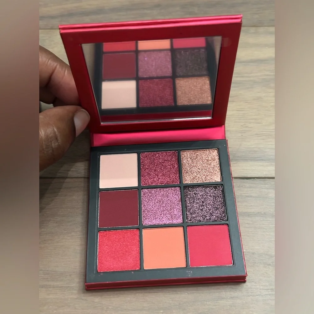 HUDA BEAUTY Ruby Obsessions Eyeshadow Palette - Vibrant Reds and Golds - Picture 7 of 7